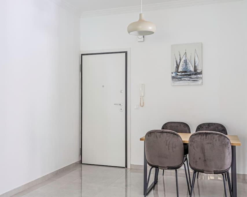 Alimos Sun-Filled Apartment アテネ エクステリア 写真